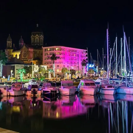 Le Santa-maria - *